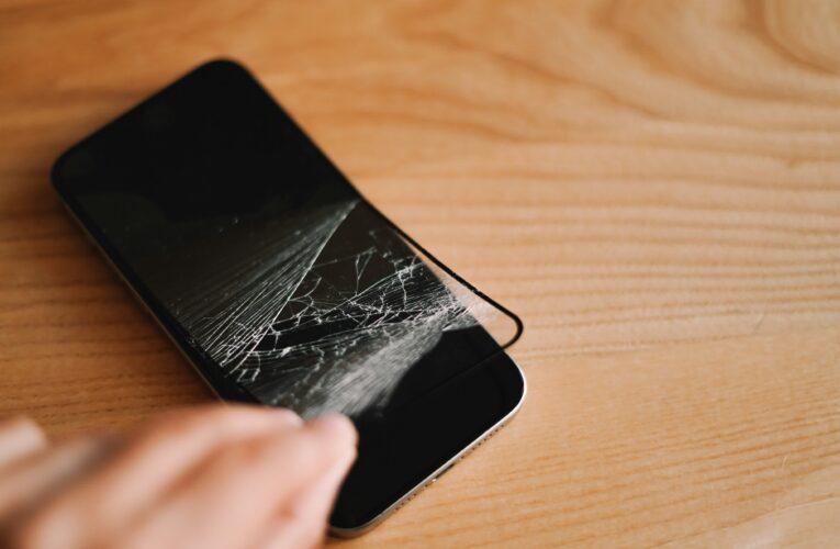 Eksekutif Apple Bergidik Lihat iPhone Pakai Anti-Gores, Ternyata Ini Alasannya